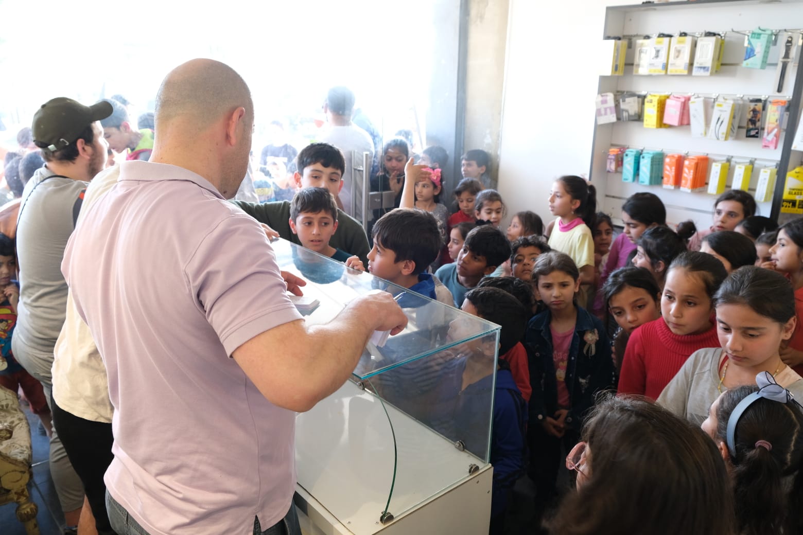 حلاقة العيد المجانية لأولاد وبنات العيرونية